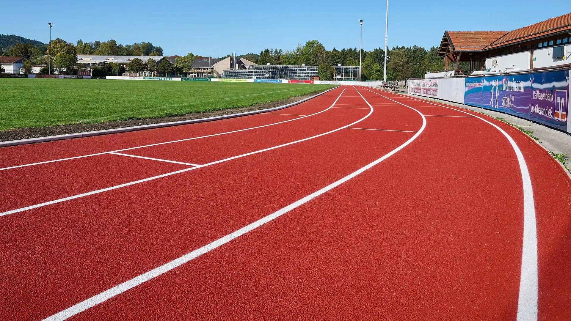 Thi công đường chạy TopSports Sandwich Track